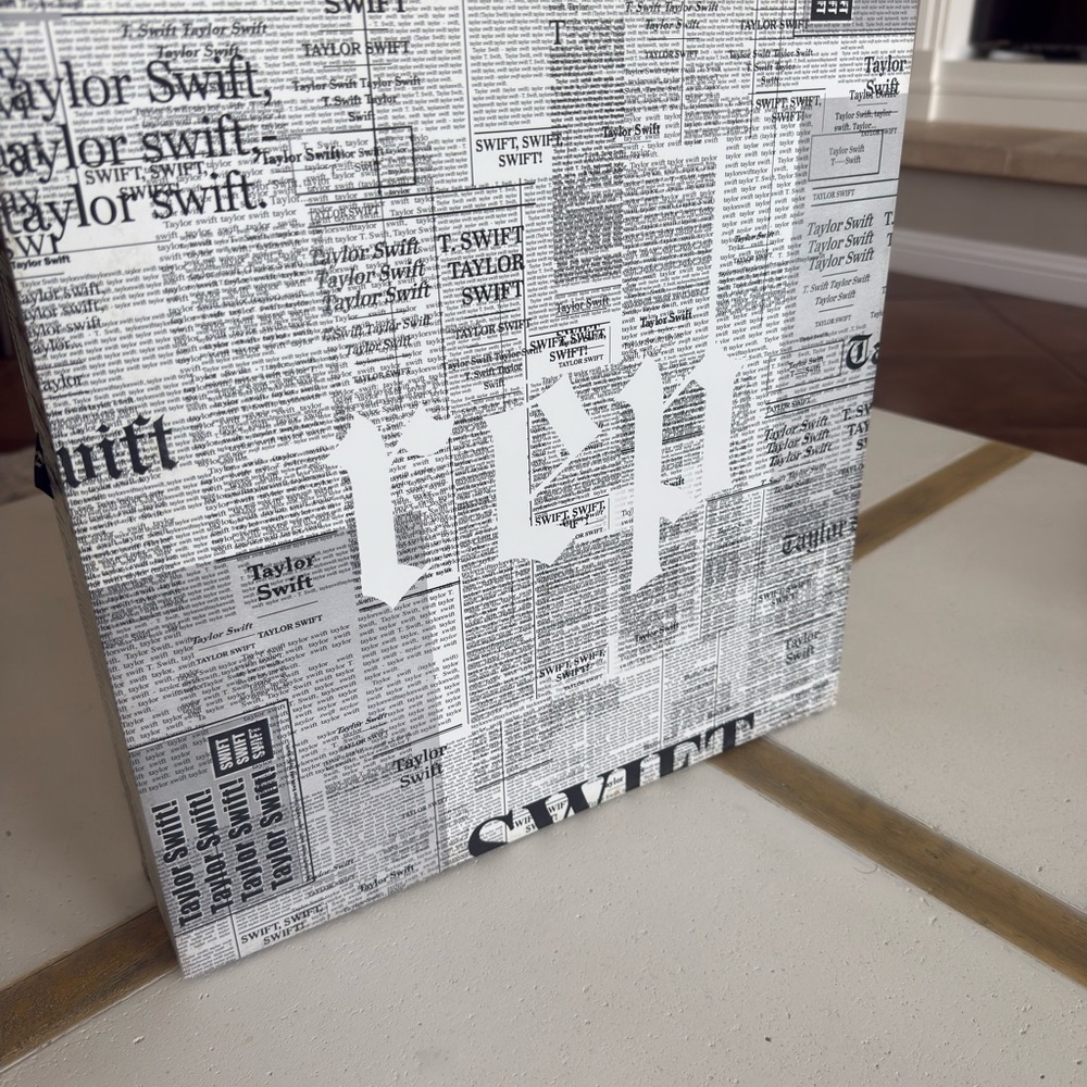 Taylor Swift Reputation VIP Box - Picture 7 of 7
